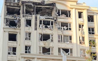 attacco israele contro iran TEHRAN, IRAN - JUNE 13: A heavily damaged building in Nobonyad Square is shown following Israeli airstrikes on June 13, 2025 in Tehran, Iran. (Photo by Contributor#699095/Getty Images)