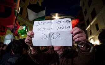 Manifestazione dalla Rete degli Studenti Medi 'Contro le manganellate e la gestione del ministro dell'Interno Matteo Piantedosi" in riferimento agli eventi accaduti a Pisa, Firenze e Catania, tra manifestanti e Forze dell'Ordine, Roma, 25 febbraio 2024. ANSA/ANGELO CARCONI