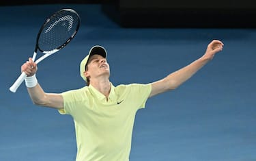 epa11854274 Jannik Sinner of Italy celebrates winning the Men's Singles final match against Alexander Zverev of Germany at the Australian Open Grand Slam tennis tournament in Melbourne, Australia, 26 January 2025.  EPA/JAMES ROSS  AUSTRALIA AND NEW ZEALAND OUT