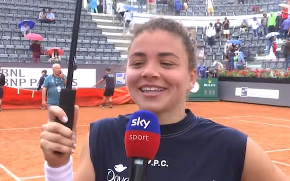 https://static.sky.it/editorialimages/aa07631c3c195bd4c5a038fbf24c763b4b61a0e5/skysport/it/tennis/video/2025/05/13/paolini-wta-roma-intervista-video/paolini_sky_sport.jpg?im=Resize,width=565