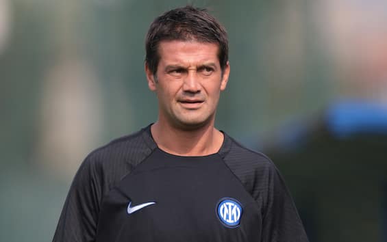 https://static.sky.it/editorialimages/aa0b432bea8670a24b1f15acfa9774e18d929cda/skysport/it/calcio/calciomercato/2025/06/05/inter-allenatore-news-diretta/chivu_inter_getty.jpg?im=Resize,width=565