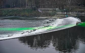 Gli attivisti di Extinction Rebellion colorano le acque del fiume Po con vernice contro i cambiamenti climatici. Torino 09 dicembre 2023 ANSA/TINO ROMANO