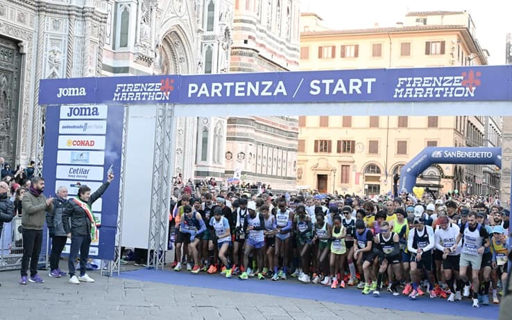 La partenza della maratona di Firenze