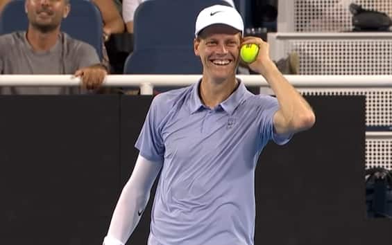 https://static.sky.it/editorialimages/aa9a7171d357ce3398762692963b2dc92d21d775/skysport/it/tennis/video/2025/08/12/sinner-diallo-allarme-cincinnati-1028675/sky_sport_sinner.jpg?im=Resize,width=565