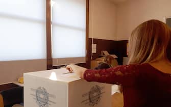 Le operazioni di voto per le elezioni provinciali in Trentino, Trento, 21 ottobre 2018.
ANSA/ CLAUDIA TOMATIS