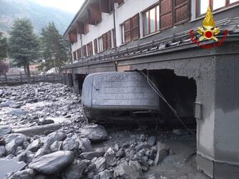 I Vigili del Fuoco hanno attrezzato a Bardonecchia un centro di soccorso avanzato, questo ha permesso alle donne ed agli uomini impegnati nelle ricerche di salvare 6 persone rimaste intrappolate in un camper trascinato a valle dalla colata di acqua, fango e detriti. Roma 14 agosto 2023. US VIGILI DEL FUOCO +++ ANSA PROVIDES ACCESS TO THIS HANDOUT PHOTO TO BE USED SOLELY TO ILLUSTRATE NEWS REPORTING OR COMMENTARY ON THE FACTS OR EVENTS DEPICTED IN THIS IMAGE; NO ARCHIVING; NO LICENSING +++