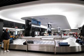 Gente in aeroporto