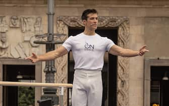 roberto bolle ondance milano duomo ballo in bianco