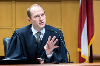 ATLANTA, GEORGIA - AUGUST 31: Judge Scott McAfee presides over a hearing regarding media access in the case against former U.S. President Donald Trump and 18 others at the Fulton County Courthouse August 31, 2023 in Atlanta, Georgia. (Photo by Arvin Temkar -Pool/Getty Images)