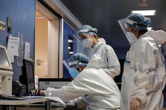 Health workers wearing overalls and protective masks in the intensive care unit of the Covid intensive care unit of the GVM ICC hospital of Casal Palocco near Rome, Italy, 21 January 2022. ANSA/GIUSEPPE LAMI