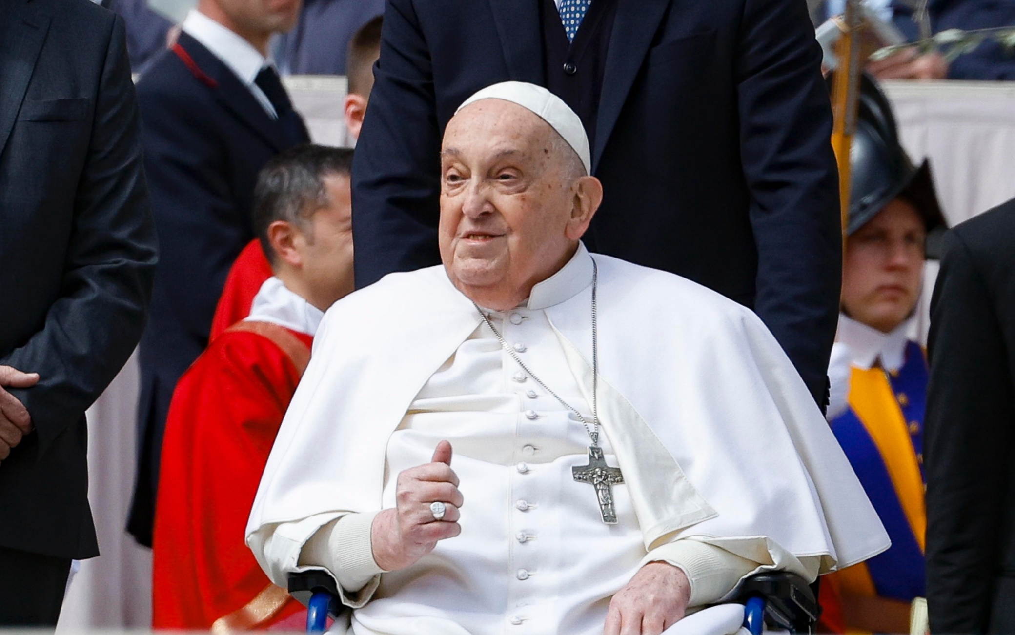 Pope Francis at the end of the Mass on Palm Sunday in Saint Peter's Square at The Vatican City, 13 April 2025. 
ANSA/FABIO FRUSTACI