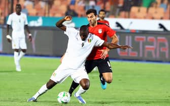 (220606) -- CAIRO, June 6, 2022 (Xinhua) -- Guinea's Serhou Guirassy (front) vies with Egypt's Hamdi Fathi during their Africa Cup of Nations (AFCON) qualifying football match in Cairo, Egypt, on June 5, 2022. (Photo by Ahmed Gomaa/Xinhua) - Ahmed Gomaa -//CHINENOUVELLE_SIPA.1637/2206061104/Credit:CHINE NOUVELLE/SIPA/2206061116
