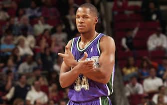 ORLANDO, FL - DECEMBER 23:  Ray Allen #34 of the Milwaukee Bucks on the court during the NBA game against the Orlando Magic at TD Waterhouse Centre on December 23, 2002 in Orlando, Florida.  The Bucks won 108-103.  NOTE TO USER:  User expressly acknowledges and agrees that, by downloading and or using this Photograph, User is consenting to the terms and conditions of the Getty Images License Agreement.  Mandatory Copyright Notice:  Copyright 2002 NBAE  (Photo by Fernando Medina/NBAE via Getty Images) 