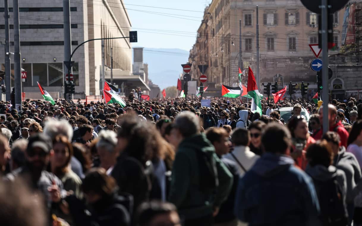 Roma, oggi di nuovo in piazza per la manifestazione pro Gaza: "Stop al genocidio". LIVE