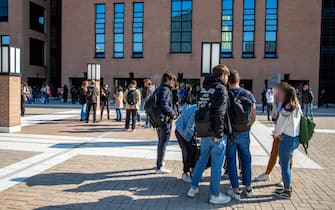 Studenti davanti all universita privata Iulm (Milano - 2021-10-13, Massimo Alberico) p.s. la foto e' utilizzabile nel rispetto del contesto in cui e' stata scattata, e senza intento diffamatorio del decoro delle persone rappresentate