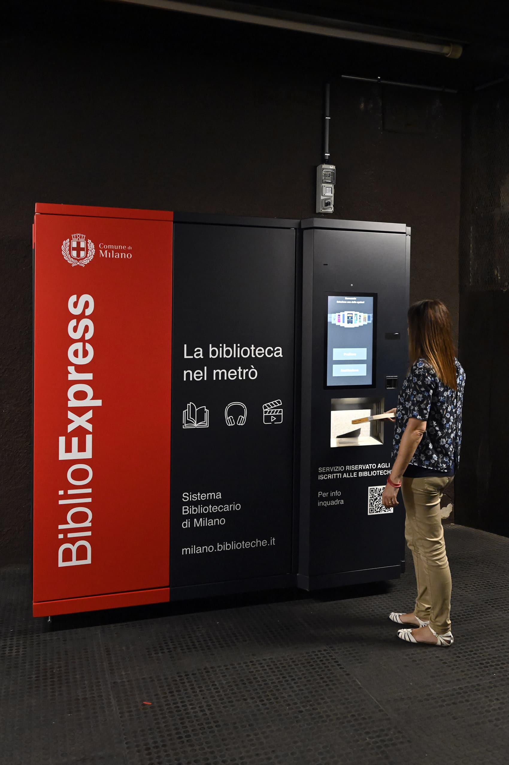 biblioteca-nel-metro_52240108378_o.jpg