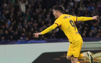 Barcelona’s forward Robert Lewandowski  jubilates after scoring the goal   during the UEFA Champions League group C soccer match between SSC Napoli and FC Barcelona   at "Diego Armando Maradona" stadium in Naples, Italy,  21 February 2024  ANSA / CESARE ABBATE