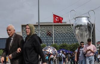 epa10679824 People walk around a huge model of the UEFA Champions League trophy at the Taksim Square in Istanbul, Turkey, 08 June 2023. Manchester City will play Inter Milan in the UEFA Champions League final at the Ataturk Olympic Stadium in Istanbul on 10 June 2023.  EPA/ERDEM SAHIN