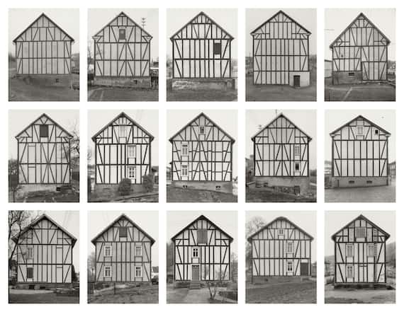 Bernd & Hilla Becher, Case a graticcio della regione industriale di Siegen #: BHB-FW-B Anno: 1959-1973. ©: Die Photographische Sammlung/SK Stiftung Kultur, Bernd & Hilla Becher Archive, Colonia, e Museum für Gegenwartskunst Siegen