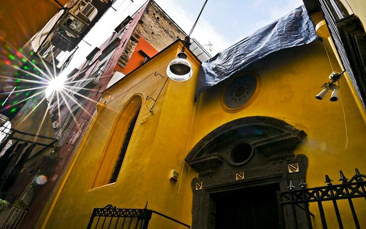 La chiesa di santa Luciella nel centro storico di Napoli dove oggi e' stata svelata la nuova facciata restaurata,  26  ottobre 2022. ANSA / CIRO FUSCO