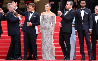 Tom Cruise sul red carpet a Cannes con il cast di Top Gun: Maverick