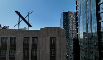 SAN FRANCISCO, CALIFORNIA - JULY 31: A large X logo is visible on the roof of X headquarters on July 31, 2023 in San Francisco, California. Just over 48 hours after a large X logo with bright pulsating lights was installed on the roof of X headquarters in San Francisco, workers dismantled the structure on Monday morning. The city of San Francisco opened a complaint and launched an investigation into the structure and residents in neighboring buildings complained of the sign's bright strobe lights.   Justin Sullivan/Getty Images/AFP (Photo by JUSTIN SULLIVAN / GETTY IMAGES NORTH AMERICA / Getty Images via AFP)