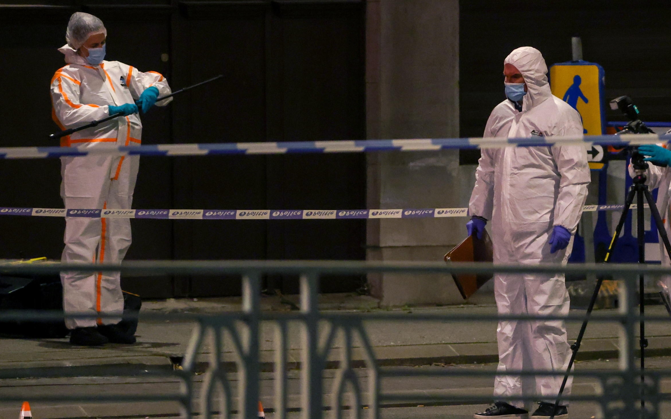 epa10922627 Forensic officers work at the scene of a shooting in Brussels, Belgium, 16 October 2023. Two people have died after a shooting in Brussels on 16 October evening, Belgian police said, with the gunman is still at large. Following the incident, the Brussels Capital Region has increased its terror threat to level 4, the highest, the National Crisis Center announced. Belgian Prime Minister De Croo later confirmed on social media the victims were Swedish citizens.  EPA/OLIVIER HOSLET