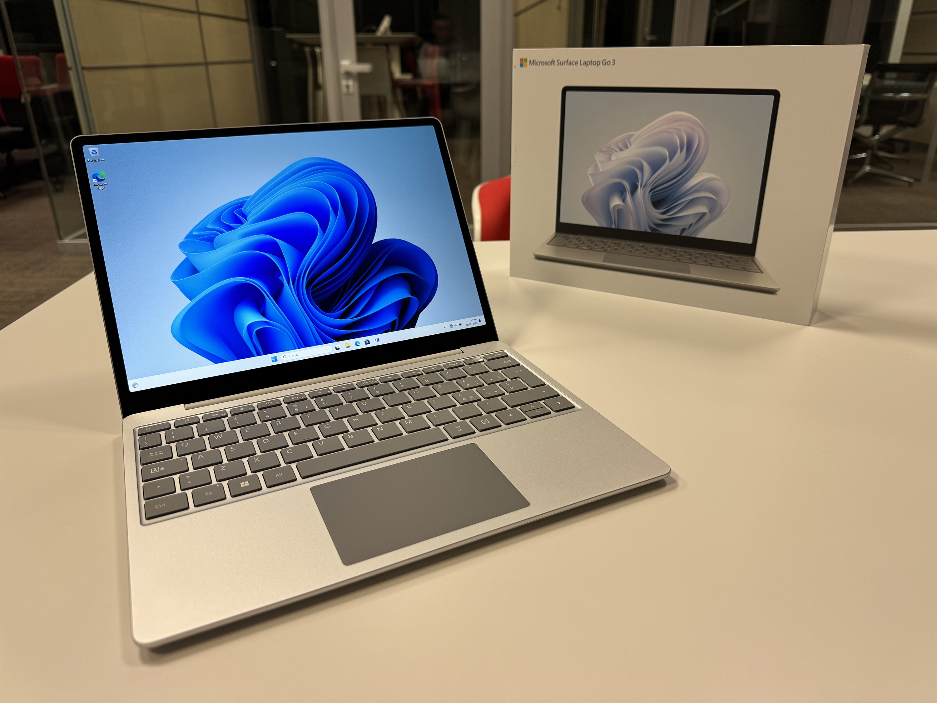Microsoft presenta i nuovi laptop Surface la prova dell’ultra