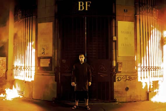 LIGHTING: In October 2017, in Paris, Pavlensky set fire to two windows of the Bank of France. © AP Photo/Capucine Henry. Image courtesy of Pyotr Pavlensky