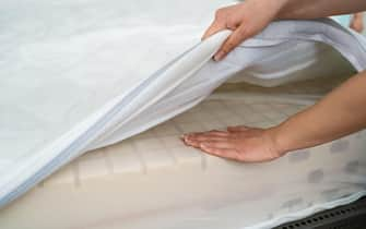 Hand Testing Orthopedic Memory Foam Core Mattress