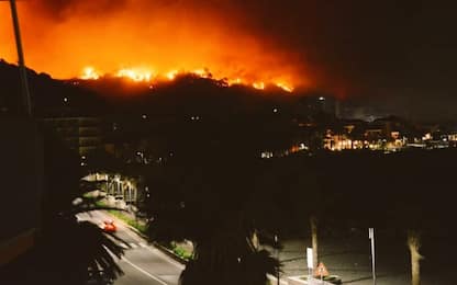 Incendio a Cogoleto: fiamme in autostrada, chiuso tratto A 10