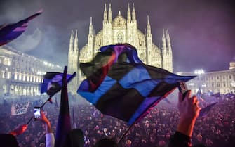 Festeggiamenti per lo scudetto dell’Inter in piazza Duomo, Milano 22 Aprile 2024
ANSA/MATTEO CORNER
