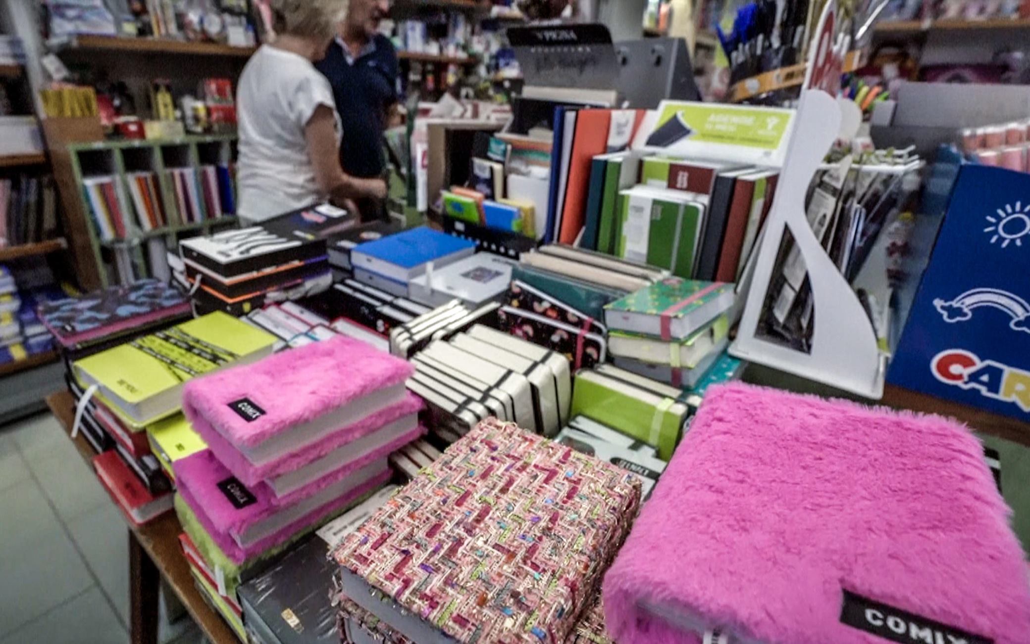 Materiale scolastico in una cartoleria