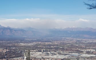 Il vento nella Val di Susa visto da Superga, 22 dicembre 2023.
ANSA/JESSICA PASQUALON