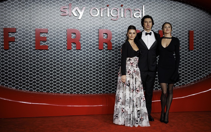 F1, 'Ferrari': a Londra la première del film con Penelope Cruz e Adam