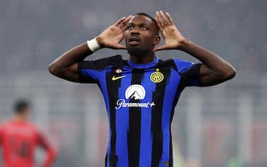 MILAN, ITALY - APRIL 22: Marcus Thuram of FC Internazionale celebrates scoring his team's second goal during the Serie A TIM match between AC Milan and FC Internazionale at Stadio Giuseppe Meazza on April 22, 2024 in Milan, Italy. (Photo by Marco Luzzani/Getty Images)