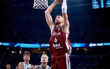 29.08 | ESTONIA-LETTONIA 70-72