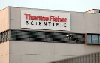 L'esterno dello stabilimento Thermo Fisher a Monza