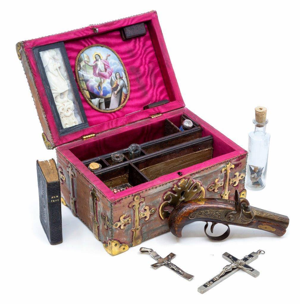 Vampire_slaying_kit_-_credit_Mark_Laban_Hansons.jpg