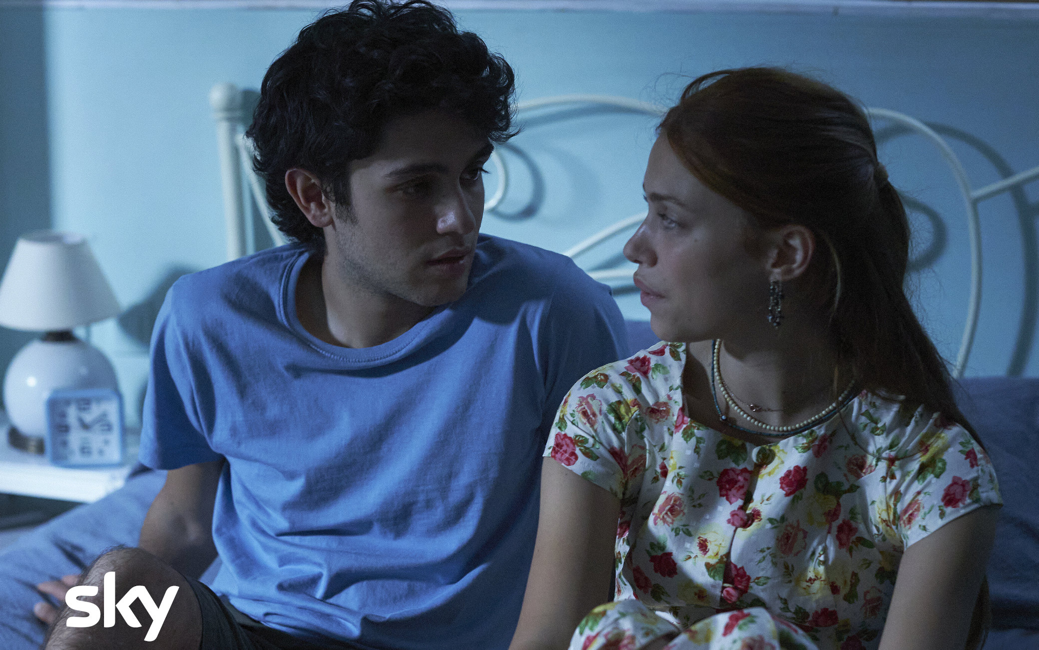 Un amore, il cast della serie tv Sky con Stefano Accorsi e Micaela ...