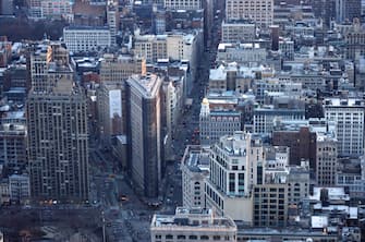 NEW YORK, NY - FEBRUARY 18: Traffic moves along 5th Avenue past the Flatiron Building seen from the 86th-floor observation deck of the Empire State Building on February 18, 2023, in New York City.  (Photo by Gary Hershorn/Getty Images)