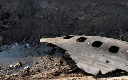 Aereo ucraino precipitato in Iran, resti del velivolo. FOTO