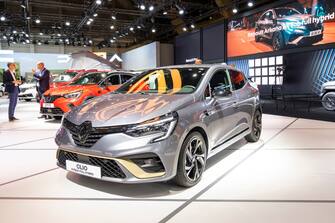BRUSSELS, BELGIUM - JANUARY 13: Renault Clio E-Tech full hybrid compct hatchback family car at Brussels Expo on January 13, 2023 in Brussels, Belgium. (Photo by Sjoerd van der Wal/Getty Images)