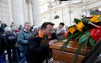 Un momento alla Chiesa degli Artisti durante i funerali di Antonello Fassari, Roma, 8 Aprile 2025. ANSA/GIUSEPPE LAMI