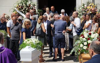 L'esterno della chiesa di Sant'Andrea Apostolo a Favaro Veneto, durante la cerimonia funebre delle vittime della strage di Santo Stefano di Cadore. Favaro Veneto,  14 luglio 2023. ANSA/ANDREA MEROLA