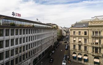 epa10530314 A general view shows the headquarters of the Swiss bank Credit Suisse (R) and UBS (L) at Paradeplatz in Zurich, Switzerland, 18 March 2023. Shares of Credit Suisse lost more than one-quarter of their value on 15 March 2023, hitting a record low after its biggest shareholder, the Saudi National Bank, told outlets that it would not inject more money into the ailing Swiss bank. Its shares recovered briefly on 16 March after Switzerland's central bank announced that it was to loan CS money but fears of turmoil in the global banking sector persist.  EPA/MICHAEL BUHOLZER IMAGE TAKEN WITH A DRONE