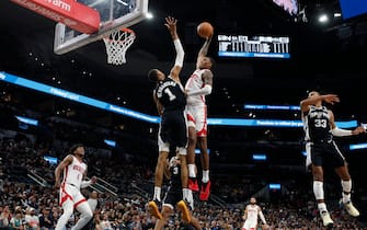 SAN ANTONIO, TX - OCTOBER 27: Jabari Smith Jr. #10 of the Houston Rockets tries to dunk over Victor Wembanyama #1 of the San Antonio Spurs  in the second half at for a NBA game at Frost Bank Center on October 27, 2023 in San Antonio, Texas. NOTE TO USER: User expressly acknowledges and agrees that, by downloading and or using this photograph, User is consenting to terms and conditions of the Getty Images License Agreement. (Photo by Ronald Cortes/Getty Images) *** Local Caption *** Victor Wembanyama; Jabari Smith