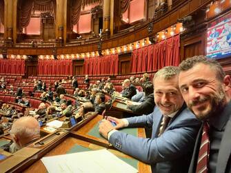 Il deputato di Fratelli d'Italia, Emanuele Pozzolo e il sottosegretario alla Giustizia Andrea Delmastro in una foto tratta da Facebook. FACEBOOK EMANUELE POZZOLO +++ATTENZIONE LA FOTO NON PUO' ESSERE PUBBLICATA O RIPRODOTTA SENZA L'AUTORIZZAZIONE DELLA FONTE DI ORIGINE CUI SI RINVIA+++ +++NPK++