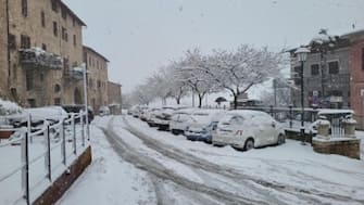 Maltempo: neve a Sarnano, si preparano le piste