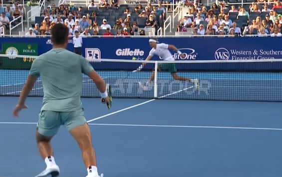 https://static.sky.it/editorialimages/ae4858f253eaf2926024b6465f3b8b712306a739/skysport/it/tennis/video/2025/08/17/atp-cincinnati-alcaraz-zverev-punto-sascha-fantastico-1029615/sky_sport_alcaraz_zverev.jpg?im=Resize,width=565